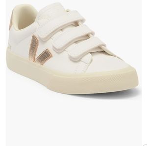 VEJAWomen's Recife Low Top Sneakers